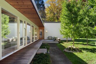 431 Valley Rd in New Canaan, CT - Building Photo - Building Photo