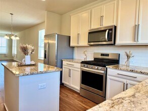 717 Bayberry Cir in Mustang Ridge, TX - Building Photo - Building Photo