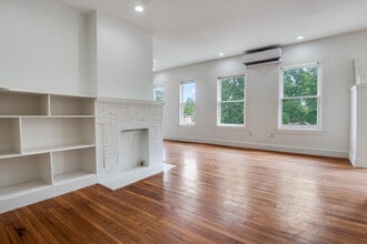 5211 Worth St in Dallas, TX - Foto de edificio - Building Photo