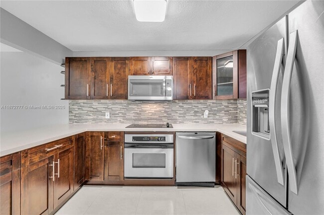 9431 Live Oak Pl in Davie, FL - Building Photo - Building Photo