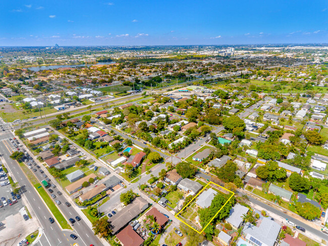 261 SW 15th St in Dania Beach, FL - Building Photo - Building Photo