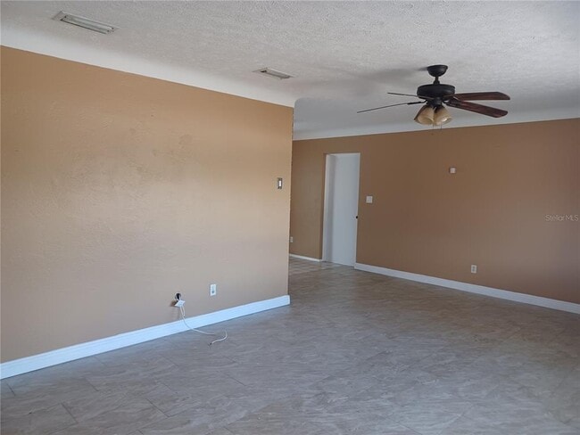 6250 16th St N in St. Petersburg, FL - Building Photo - Building Photo
