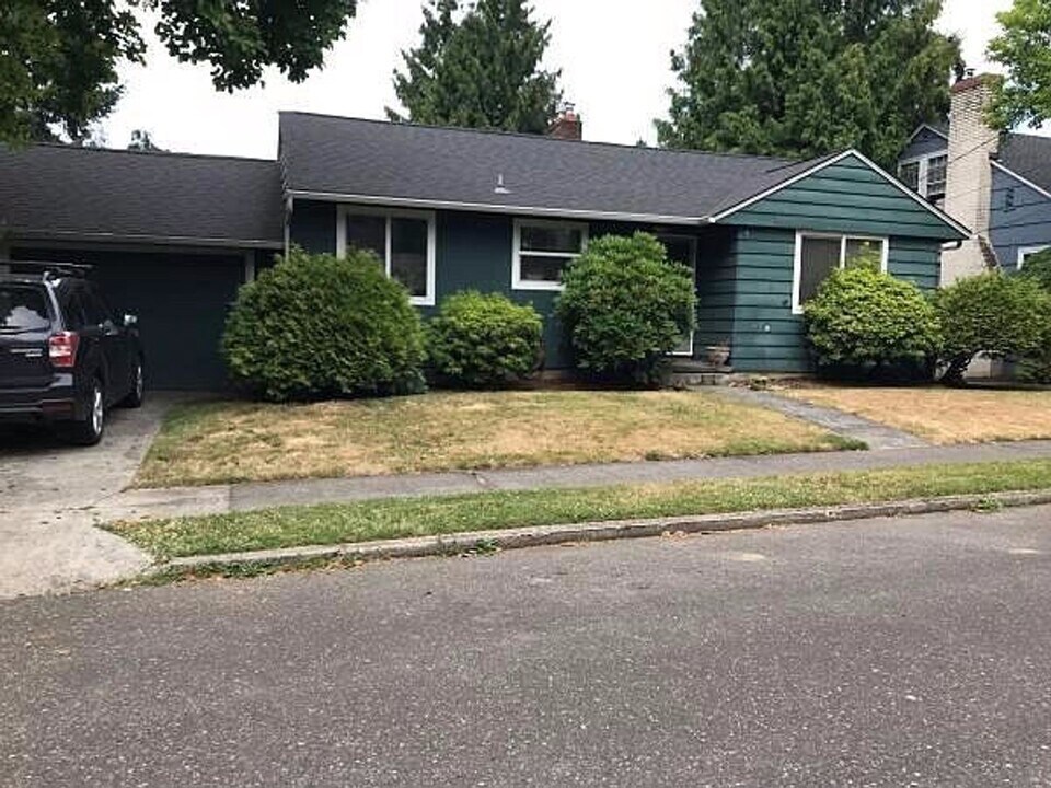 7746 SW 5th Ave. in Portland, OR - Building Photo