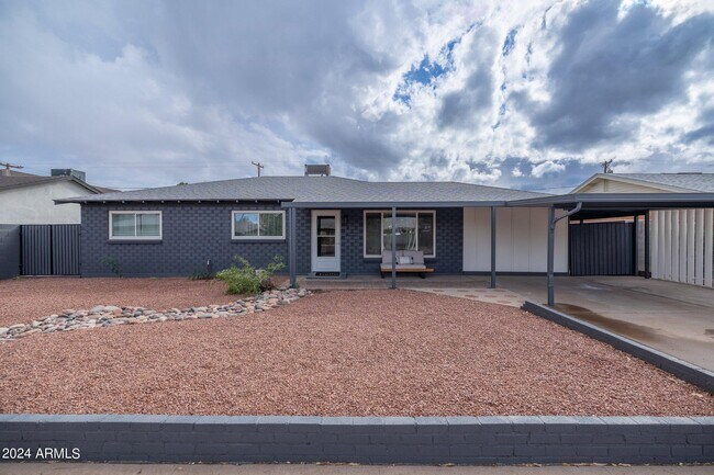 8143 E Weldon Ave in Scottsdale, AZ - Building Photo - Building Photo