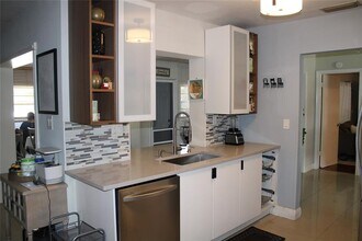 7204 NW 71st Ave in Tamarac, FL - Building Photo - Building Photo