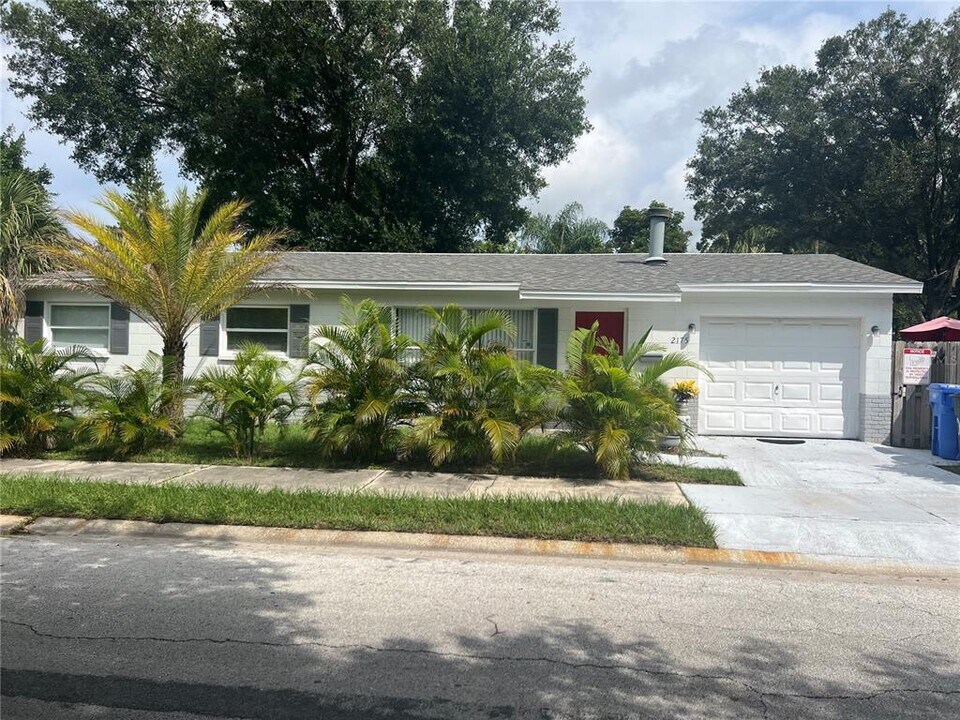 2175 43rd Ave N in St. Petersburg, FL - Building Photo