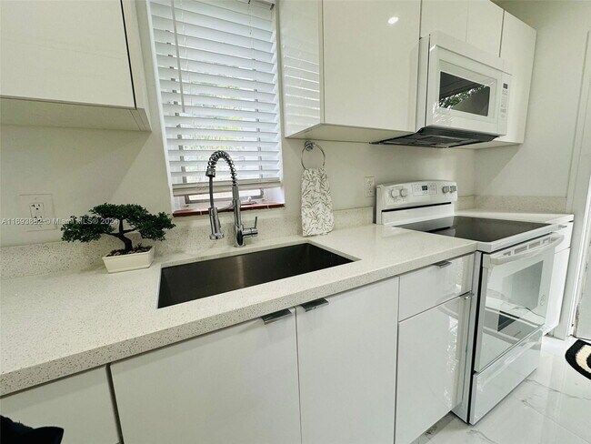 property at 407 SE 14th Ct