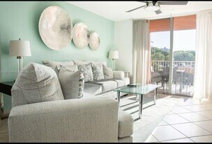 19601 E Country Club Dr in Aventura, FL - Building Photo