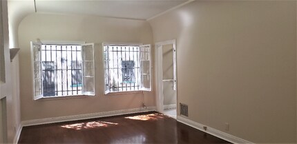 6217 Orange St in Los Angeles, CA - Building Photo - Building Photo