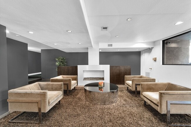 141 S Clark Dr in West Hollywood, CA - Building Photo - Building Photo