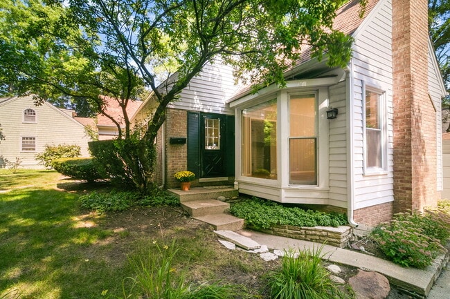 381 Wilson St in Winnetka, IL - Building Photo - Building Photo