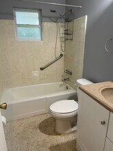 2315 Coolidge Rd in Fort Pierce, FL - Foto de edificio - Building Photo