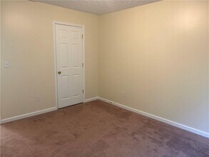 5975 Hillvale Trail in Lithonia, GA - Building Photo - Building Photo