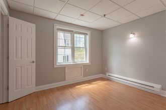 Waterbury Plaza Apartments in Waterbury, CT - Building Photo - Building Photo