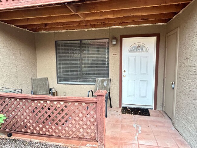 14203 N 19th Ave in Phoenix, AZ - Foto de edificio - Building Photo