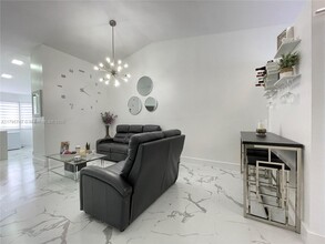 15400 SW 134th Pl in Miami, FL - Building Photo - Building Photo