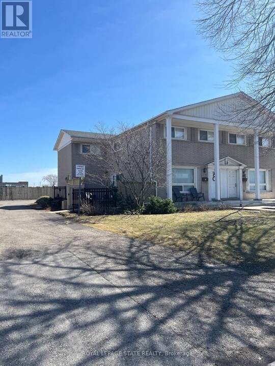 25 Greenford Dr in Hamilton, ON - Building Photo