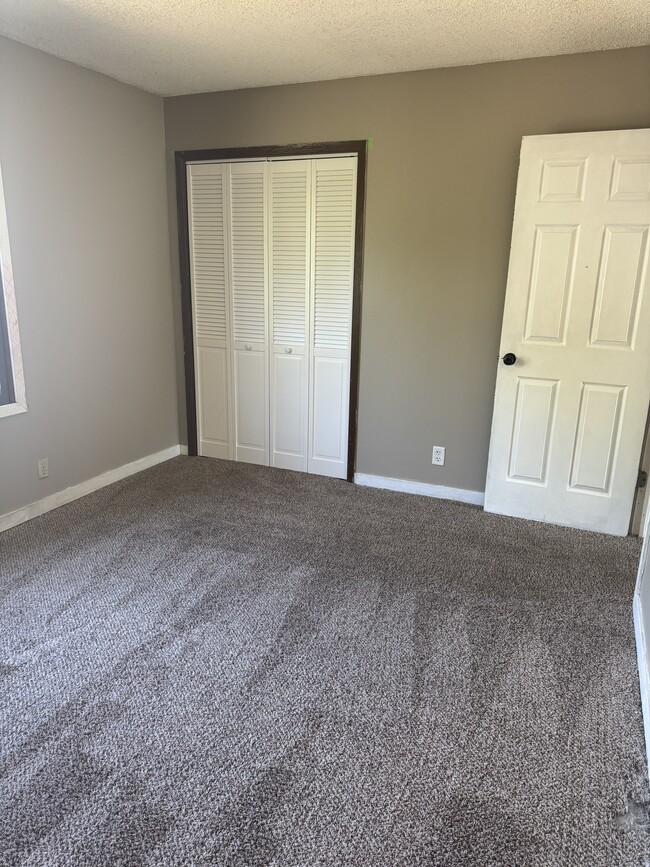 6710 Northwest Dr, Unit Duplex in Windsor Heights, IA - Building Photo - Building Photo