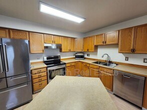 7428 Meadow St in Anchorage, AK - Building Photo - Building Photo