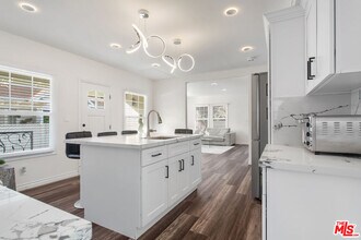 5542 Harold Way in Los Angeles, CA - Building Photo - Building Photo