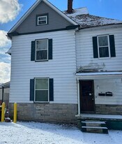 212 Blaine St in Grove City, PA - Building Photo