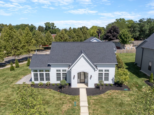 1984 Ridgeview Rd in Upper Arlington, OH - Foto de edificio - Building Photo