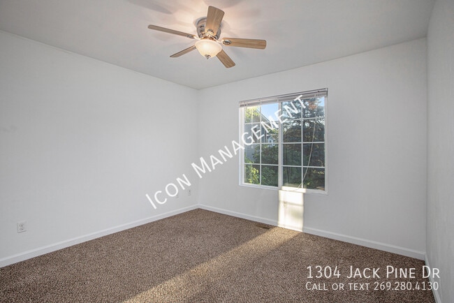 1304 Jack Pine Way in Kalamazoo, MI - Building Photo - Building Photo