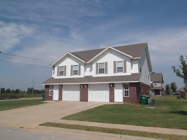 property at 942 Meadowlands Dr