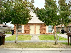 3563 Kings Dr in Chalmette, LA - Building Photo