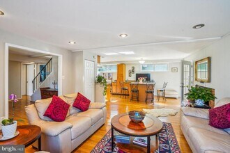 1803 Rupert St in McLean, VA - Foto de edificio - Building Photo