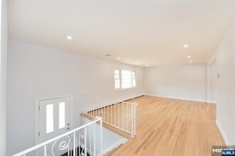 269 Columbia Terrace in Paramus, NJ - Building Photo - Building Photo