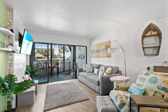 1011 Anglers Cove in Marco Island, FL - Foto de edificio - Building Photo