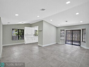 3216 NW 105th Ave in Sunrise, FL - Building Photo - Building Photo