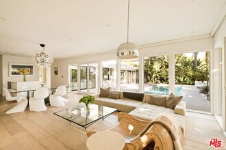 2872 Nichols Canyon Rd in Los Angeles, CA - Building Photo - Building Photo