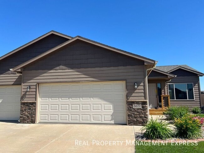 property at 3620 E Brewster St