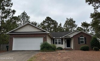 4 Monroe Ln in Pinehurst, NC - Building Photo