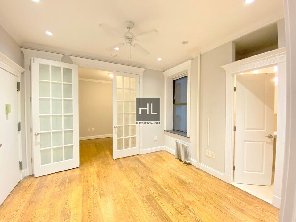 East 18th Street in New York, NY - Building Photo