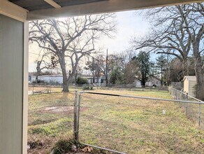 1826 W Bond St in Denison, TX - Building Photo - Building Photo