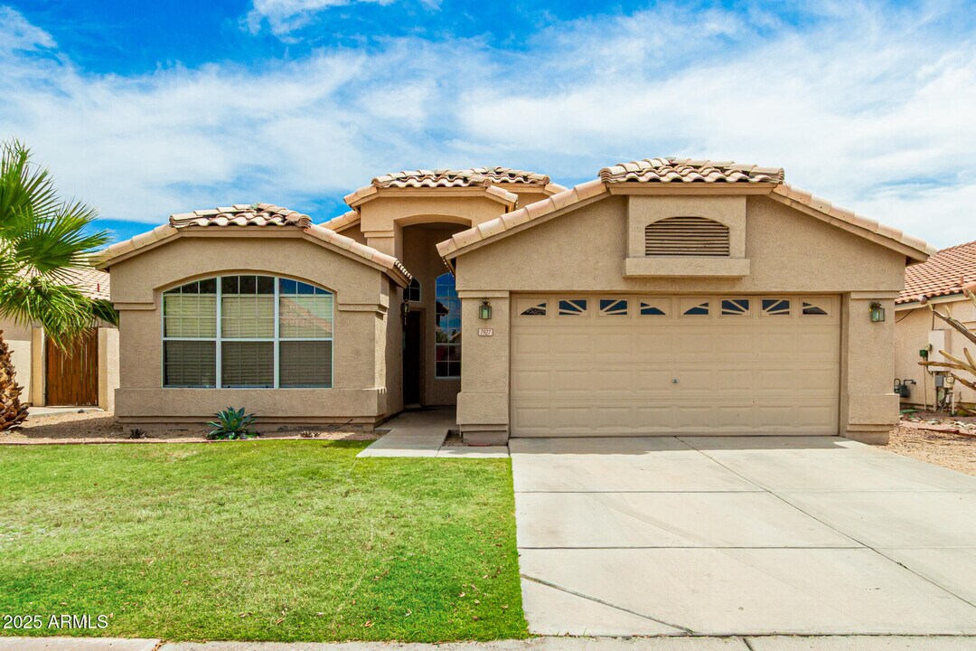 7927 W Kimberly Way in Glendale, AZ - Building Photo