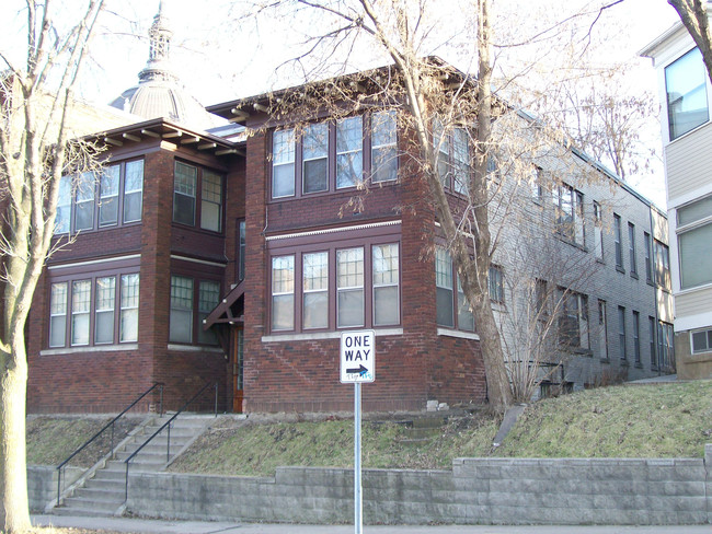 250 Marshall Ave in St. Paul, MN - Foto de edificio - Building Photo