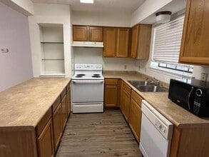 35505 Oakridge Ave, Unit A in Slidell, LA - Foto de edificio - Building Photo