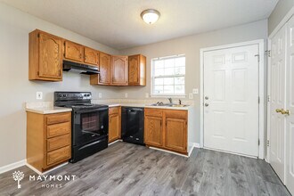 1350 Woodruff Glen Dr in Winston-Salem, NC - Foto de edificio - Building Photo