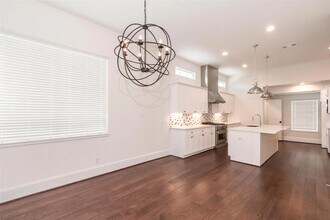 3821 N Braeswood Blvd in Houston, TX - Building Photo - Building Photo