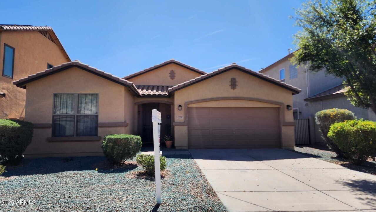 42297 W Lunar St in Maricopa, AZ - Building Photo