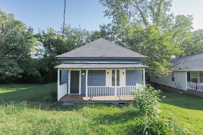 319 E Chappell St in Griffin, GA - Building Photo - Building Photo
