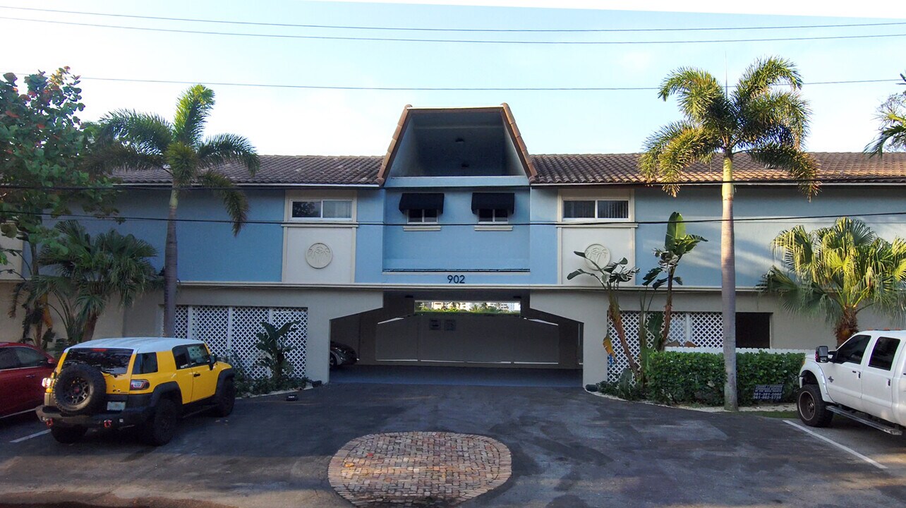 902 Palm Ave E, Unit 3 in Boca Raton, FL - Building Photo