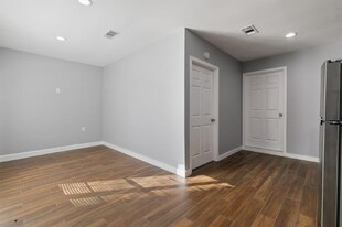 8814 Pine Forest Dr, Unit Apartment in Rowlett, TX - Building Photo