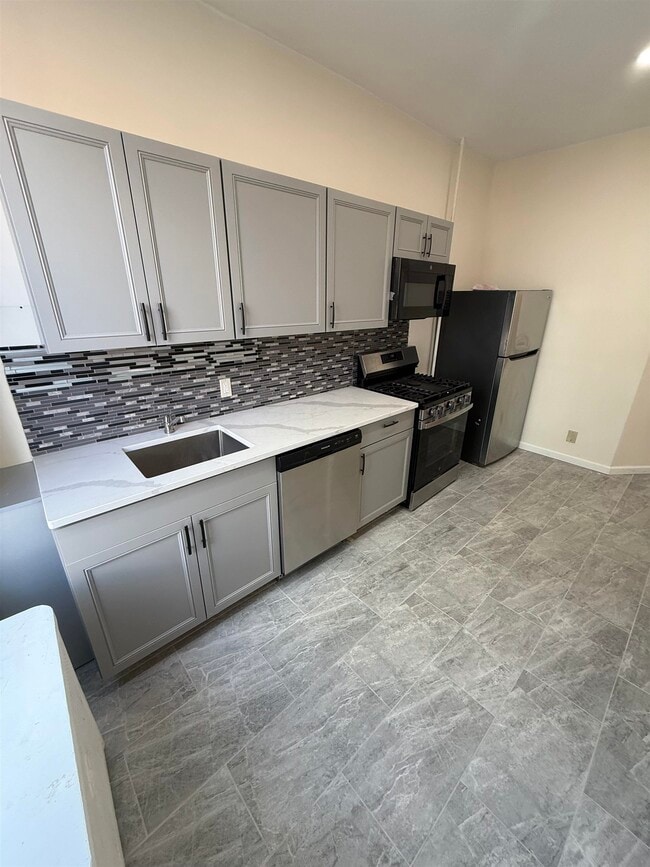 486 Central Ave in Jersey City, NJ - Building Photo - Building Photo