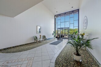 1111 River Rd in Edgewater, NJ - Building Photo - Building Photo
