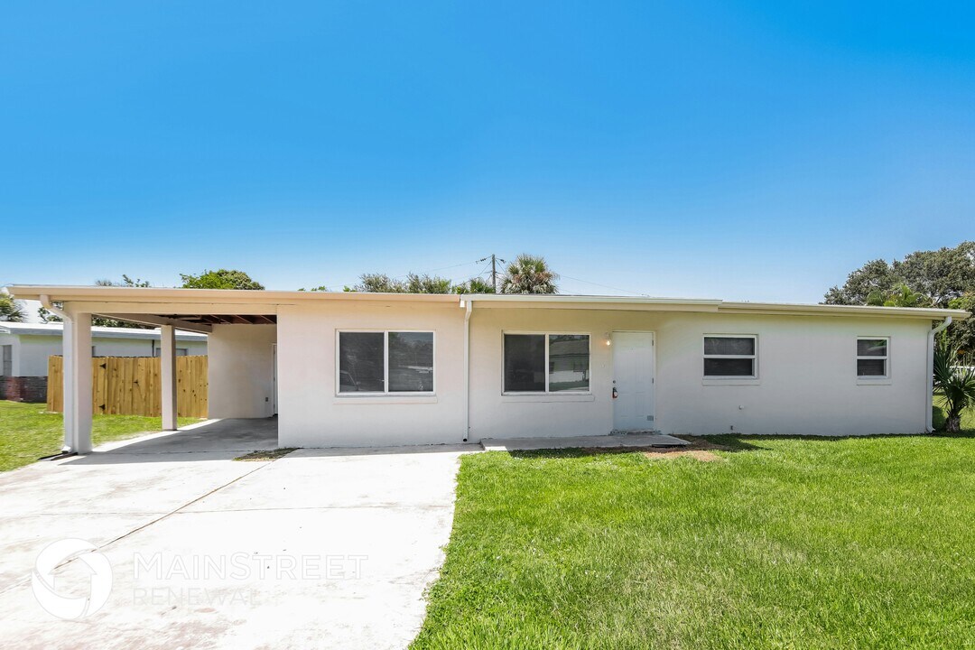 1252 Ridgewood Dr in Melbourne, FL - Building Photo